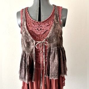 Gimmicks by BKE. Lightly beaded & distressed vest with floral ties. Size L
